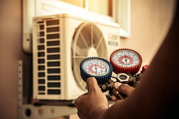 Professional Ac Installation technician working in Lake Hill, NY